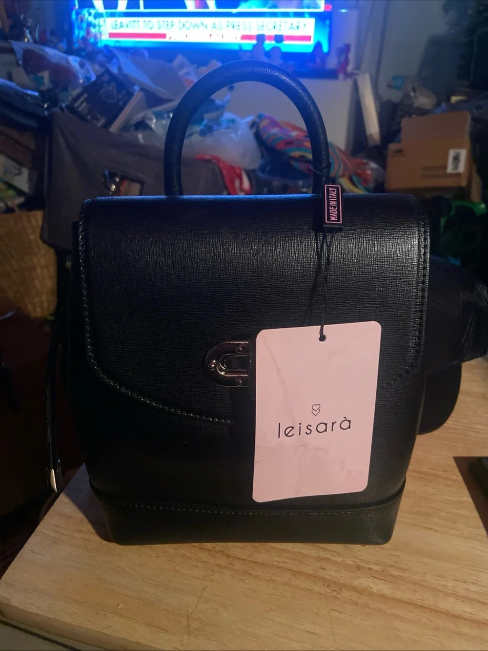 LEISARÀ Mini-Elena backpack, an Italian-made leather bag featuring a structural